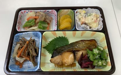 「魚のかば焼き弁当」と「天ぷら盛り合わせ弁当」