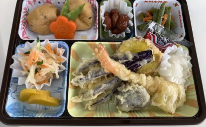 「焼魚弁当」と「天ぷら盛り合わせ弁当」